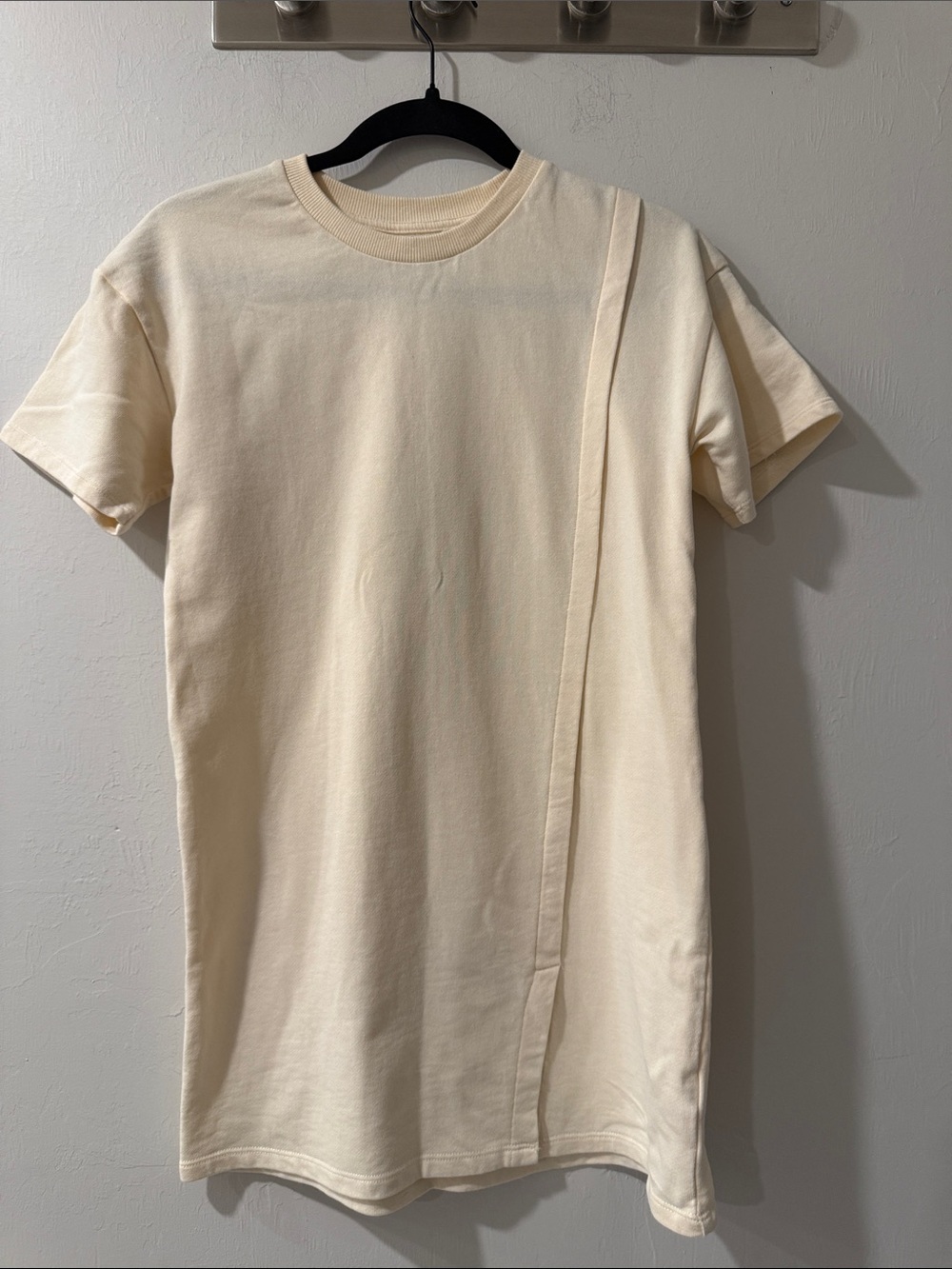 Reserved Youth Cream Short-Sleeve Crewneck with Side Panel Detail